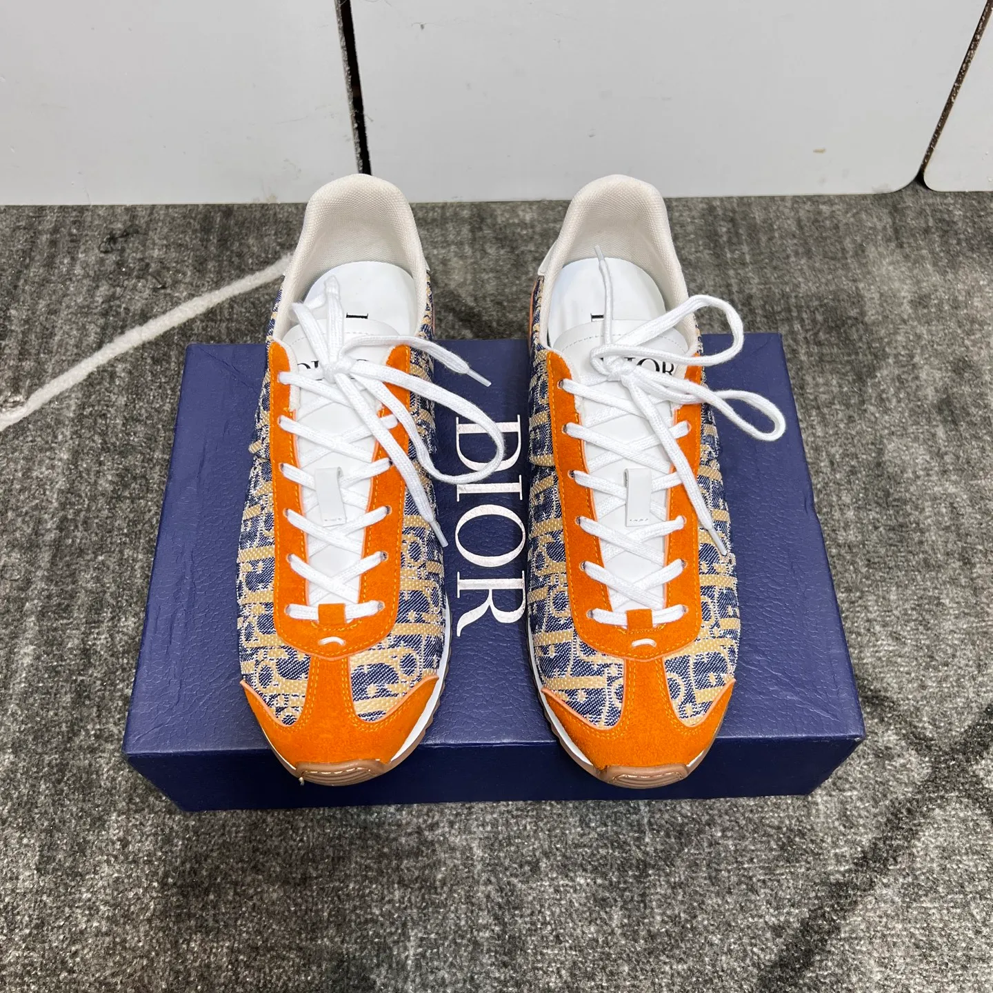 Factory price: 420💰【DIAo•Dior】Original quality.~ Unique modern style sneakers. 🏃A must-have casual shoe for trendy men😍😍 Original brand imported from Italy, imported original leather, sheep lining (refuses to discolor and grind feet) Sole: Original sole provided by the original factory, French lazy style design ⚠️Fit to the feet, original quality, super comfortable original sole. It’s like shooting the real thing 🎬The real thing is better, high-quality sneakers, size: 38-44, custom-made 45